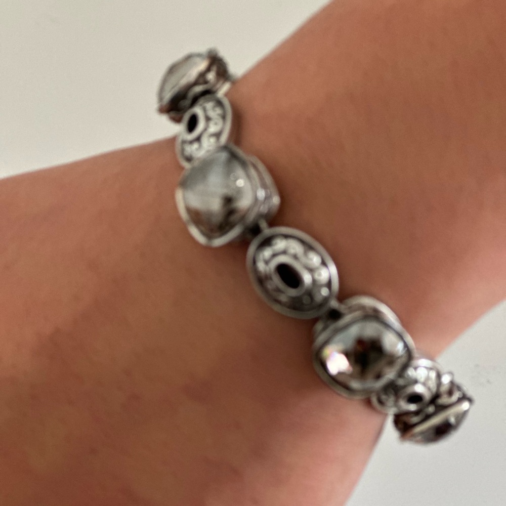 Beautiful white stone Brighton bracelet!